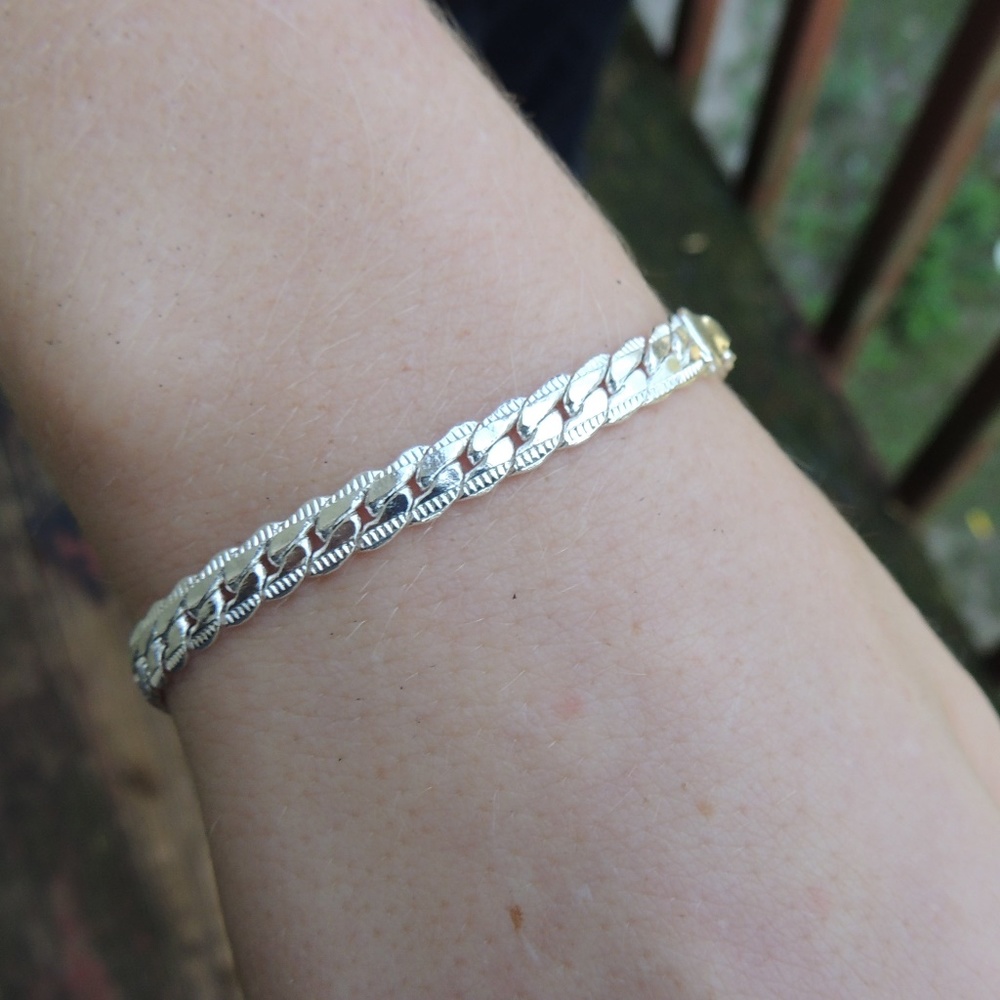 BEAUTIFUL SOLID SILVER BRACELET